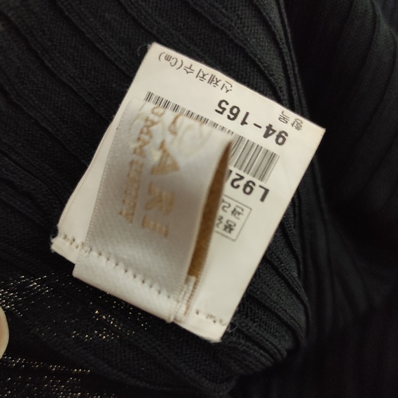 Black 3/4 Sleeve Top - Picture 15 of 15